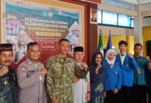 Acara penyerahan mahasiswa KKN STIEM Cilacap bersama perangkat desa, TNI, Polri, dan civitas akademika di Pendopo Desa Cilopadang.