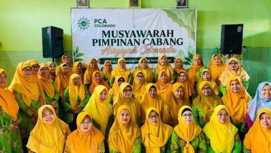 Peserta berfoto bersama dalam kegiatan Evaluasi Program Kerja Aisyiyah yang diselenggarakan oleh PCA Colomadu.