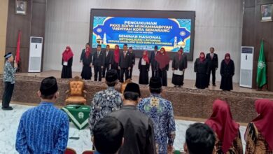 Pengukuhan pengurus FKKS Kota Semarang dan seminar nasional service excellent guru di Balai Kota Semarang.