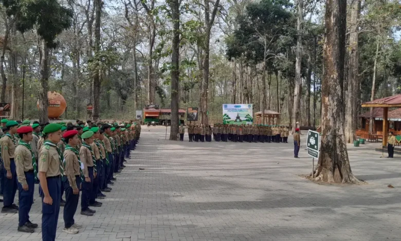 Ratusan Kader Hizbul Wathan mengikuti apel dan perkemahan di Goa Terawang Ecopark Blora dalam ajang Mahrojan 2026.