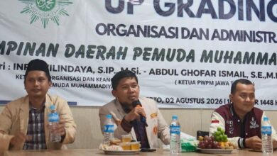 Tiga tokoh pemuda penggerak menyampaikan materi tentang kepemimpinan pemuda dan transparansi organisasi dalam acara Up Grading PDPM Banyumas.