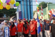 Ribuan peserta bersiap mengikuti Jalan Sehat STIEM Cilacap di depan gerbang kampus