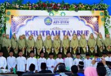 Penampilan santri dalam acara Khutbah Ta'aruf dan sosialisasi program pesantren di Pondok Pesantren Modern Asy-Syifa Jepara.