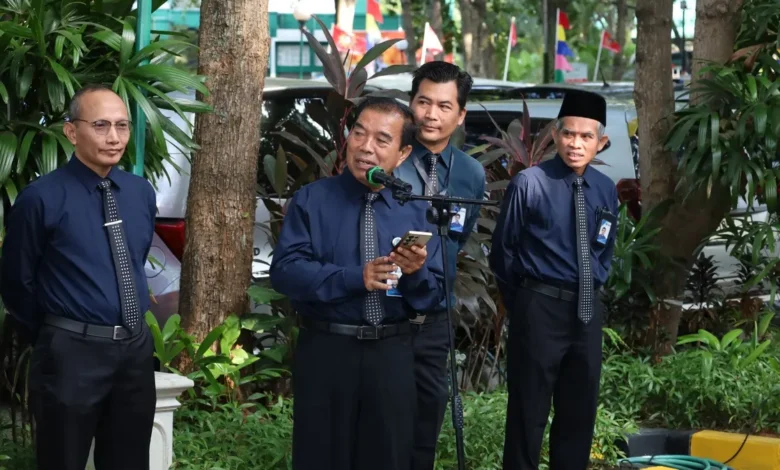 Rektor dan pimpinan Unimus saat memberikan arahan dalam pelepasan program KKN Internasional Unimus Taiwan.