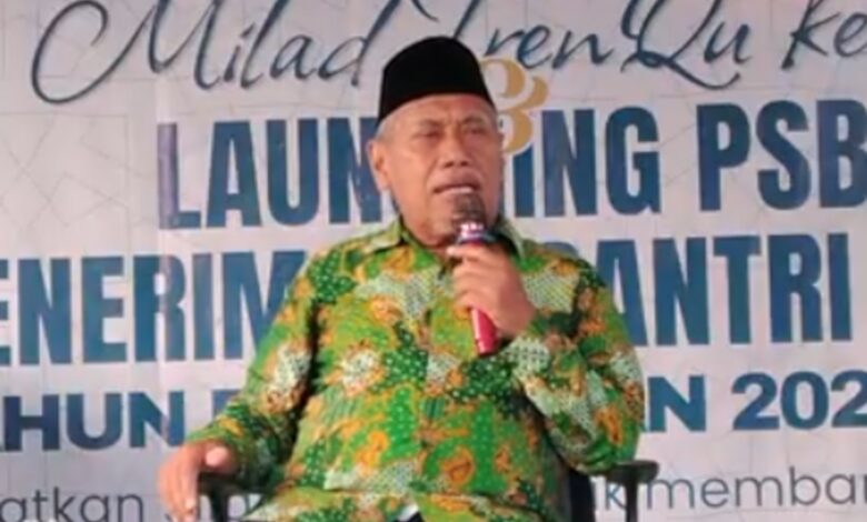 Ketua PDM Kabupaten Pekalongan menyampaikan tausiyah dalam Milad TrenQu dan peluncuran PSB SMP Muhammadiyah Plus Doro