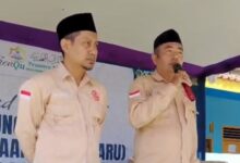 Ketua LBH-AP Muhammadiyah Pekalongan Purwoko Utomo bersama pengurus memberikan sosialisasi bantuan hukum gratis di Milad TrenQu Rogoselo.