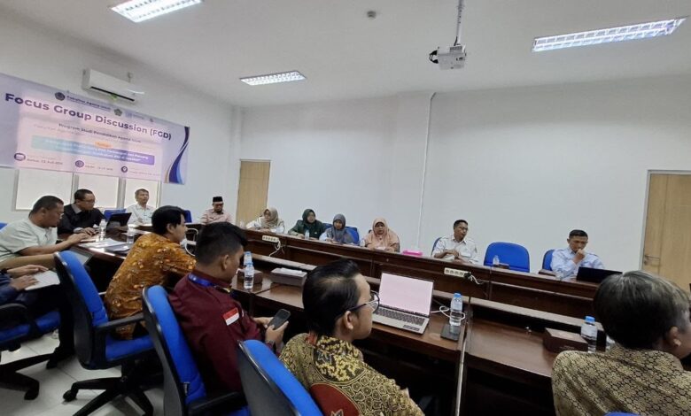 Suasana Focus Group Discussion (FGD) penguatan profil guru PAI dan kurikulum adaptif yang digelar oleh FAI UMS.