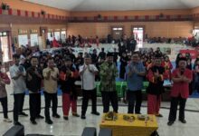 Petinggi organisasi dan ratusan atlet di pembukaan Kejuaraan Pencak Silat Tapak Suci Pekalongan.
