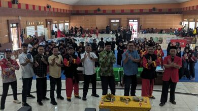 Petinggi organisasi dan ratusan atlet di pembukaan Kejuaraan Pencak Silat Tapak Suci Pekalongan.