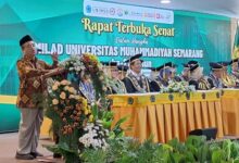 Ketua PWM Jateng KH Tafsir berpidato menyampaikan filosofi Kampus Hijau UNIMUS pada Rapat Terbuka Senat Milad ke-27 Universitas Muhammadiyah Semarang.