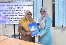 Catatan Editor: Alt text ini sangat penting untuk SEO dan aksesibilitas (pembaca layar). Deskripsinya spesifik, faktual terhadap gambar, dan memuat keyword utama tanpa terkesan spammy.