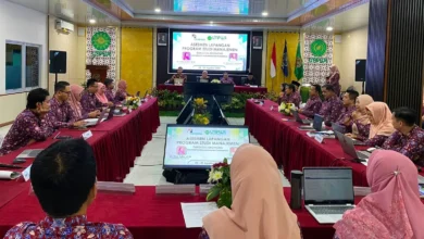 Suasana Asesmen Lapangan LAMEMBA dalam rangka penilaian Akreditasi Prodi Manajemen UMPWR menuju predikat Unggul di ruang rapat kampus.