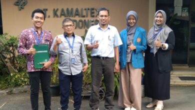 Perwakilan ITESA Muhammadiyah Semarang dan mahasiswa peserta paid internship mahasiswa berfoto bersama manajemen PT Kamaltex Indonesia.