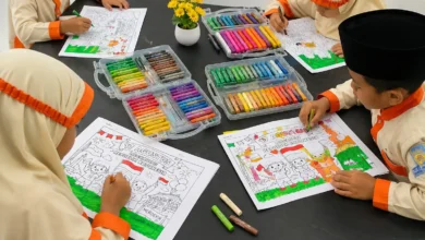 Siswa SD Bilingual Muhammadiyah 1 Purwodadi mengikuti lomba kemerdekaan anak SD dengan mewarnai gambar bertema HUT RI.