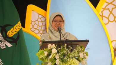 Ketua Umum PP Nasyiatul Aisyiyah Ariati Dina Puspitasari saat memberikan sambutan pada pembukaan Tanwir III Nasyiatul Aisyiyah di Surakarta.