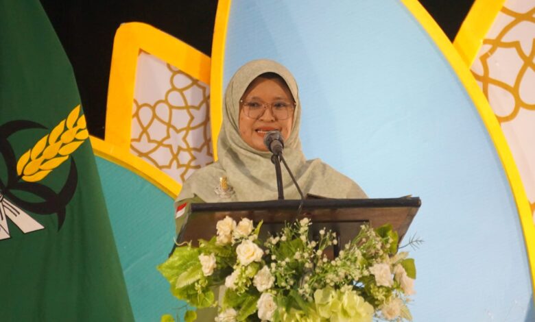 Ketua Umum PP Nasyiatul Aisyiyah Ariati Dina Puspitasari saat memberikan sambutan pada pembukaan Tanwir III Nasyiatul Aisyiyah di Surakarta.