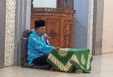 Ustadz Agus Arifin menyampaikan ceramah mengenai pahala nafkah keluarga di Masjid Al Istiqomah Tahunan, Jepara.