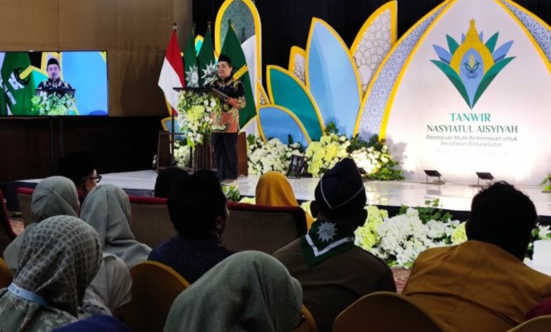 Ketua PWM Jateng KH Tafsir berpidato menjabarkan arti Tanwir Muhammadiyah di depan peserta Sidang Tanwir Nasyiatul Aisyiyah di Surakarta.