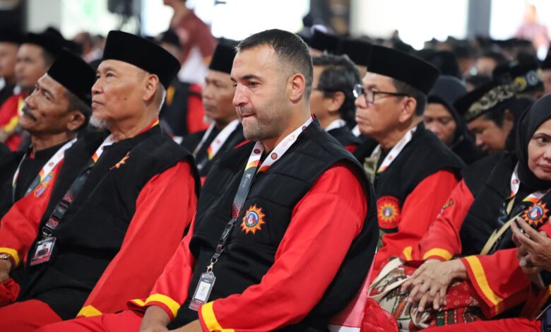 Peserta dan delegasi mancanegara mengenakan seragam resmi saat menghadiri pembukaan Muktamar Tapak Suci ke-16 di Unimus, wujud nyata transformasi pencak silat Muhammadiyah menuju kancah global.