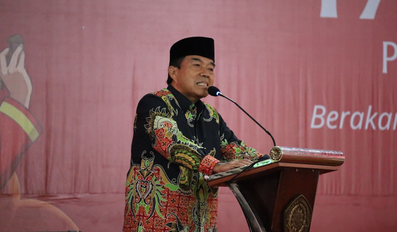 Rektor Unimus Prof. Dr. Masrukhi menyampaikan pidato sambutan pada pembukaan Muktamar Tapak Suci 2026 di Gedung Serbaguna kampus Unimus Semarang.