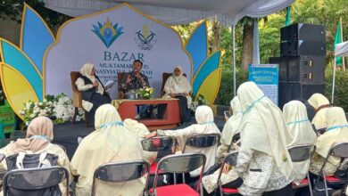 Talkshow Eco Bhinneka Muhammadiyah membahas praktik eco sociopreneurship di panggung utama Bazar Muktamar Nasyiatul Aisyiyah XV.