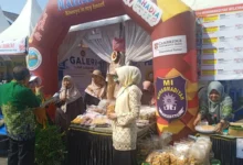 Suasana pameran produk UMKM Banyumas di panggung Expo CRM Jateng 2026 Jepara