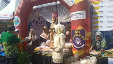Suasana pameran produk UMKM Banyumas di panggung Expo CRM Jateng 2026 Jepara