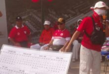 Manusia Kalender Indonesia Zenza TekSas beraksi mata tertutup menjawab soal kalender HUT RI ke-81