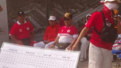 Manusia Kalender Indonesia Zenza TekSas beraksi mata tertutup menjawab soal kalender HUT RI ke-81