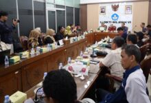 Suasana rapat koordinasi persiapannya Turnamen Tenis LLDIKTI VI 2026 bersama jajaran pimpinan UNIMUS, UPGRIS, dan PTS Jawa Tengah di kantor LLDIKTI Wilayah VI.