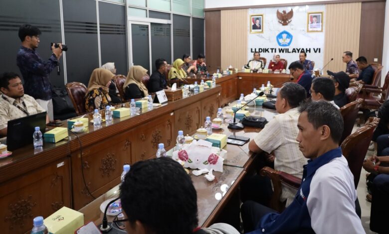 Suasana rapat koordinasi persiapannya Turnamen Tenis LLDIKTI VI 2026 bersama jajaran pimpinan UNIMUS, UPGRIS, dan PTS Jawa Tengah di kantor LLDIKTI Wilayah VI.