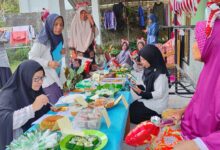 olahan singkong kekinian karya ibu-ibu KWT dan Dasa Wisma Cilacap sedang dinilai oleh juri lomba