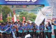 Para pelari saat melintasi garis start pada ajang EDU FUN RUN FKIP UMS 2026 di Universitas Muhammadiyah Surakarta.
