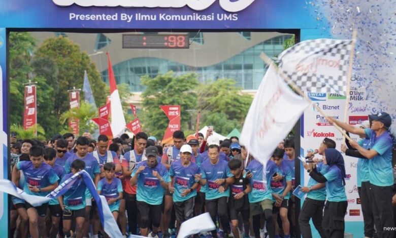 Para pelari saat melintasi garis start pada ajang EDU FUN RUN FKIP UMS 2026 di Universitas Muhammadiyah Surakarta.