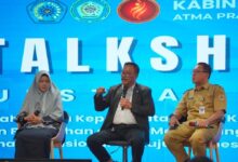 Edy Wuryanto menjadi pembicara dalam talkshow kesehatan di UNIMUS Semarang mengenai peran perawat dalam transformasi kesehatan.
