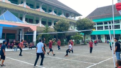 Pertandingan voli antar-gedung sivitas akademika dalam rangka perayaan Milad ke-62 UMPWR Purworejo.