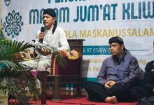 Wakil Ketua Lazismu Jawa Tengah memberikan kajian Malam Jumat Kliwon di Maskanussalam Purbalingga