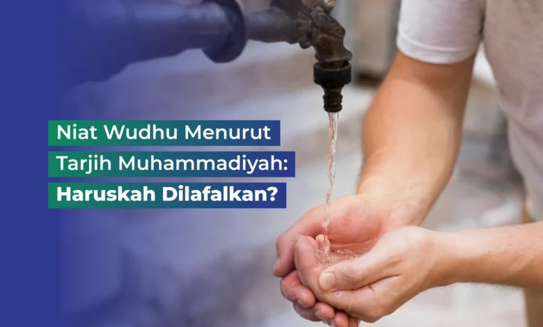 Ilustrasi niat wudhu menurut Tarjih Muhammadiyah dengan seseorang membasuh tangan menggunakan air mengalir.