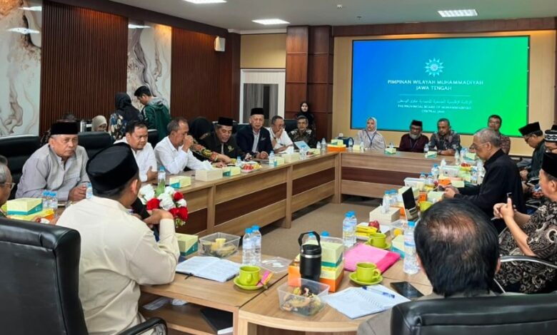 Delegasi PDM Wonosobo saat mempresentasikan strategi pengembangan AUM di hadapan PWM Jawa Tengah di UNIMUS Semarang.
