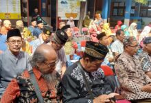 Suasana silaturahmi dan pengajian Pensiunan Perguruan Muhammadiyah Solo di SD Muhammadiyah 1 Ketelan Surakarta.