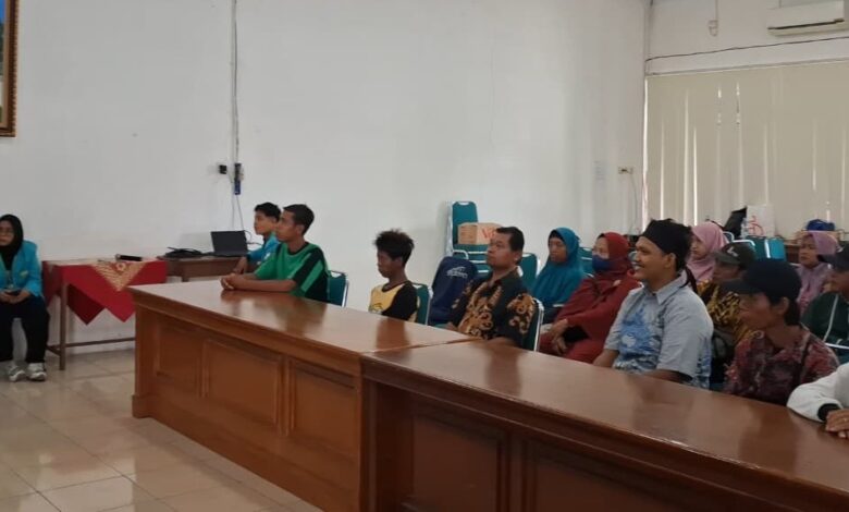 Tim PKM UMS Boyolali menggelar pertemuan bersama Komunitas Karya Manunggal dan pihak Kecamatan Sambi