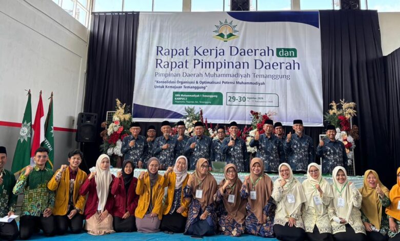 Foto bersama jajaran pimpinan dan peserta Rakerda serta Rapimda Muhammadiyah Temanggung 2026.