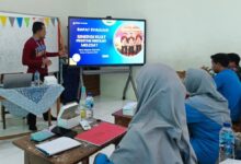 Plt Kepala SDMU Unggulan Gubug Abd Kiddatul Rohman memberikan paparan saat evaluasi pembelajaran guru di ruang kelas