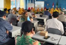Suasana pertemuan silaturahmi rombongan PCM Sukmajaya Depok di Aula SD MBF Al Adzkiya Wonosobo.