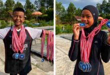 Dua siswa MIM Selomerto memamerkan puluhan medali emas kejuaraan renang Wonosobo di Sanera Park