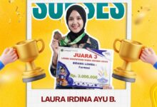 Laura Irdina Ayu B siswi SMK Muhammadiyah 1 Cilacap memegang sertifikat dan medali Juara 3 LKS Nasional 2026 Bidang Farmasi