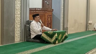 Ustadz Abdul Harits Zulmy menyampaikan kajian tentang pandangan Muhammadiyah mengenai budaya Jawa di Masjid Al Istiqomah Tahunan.