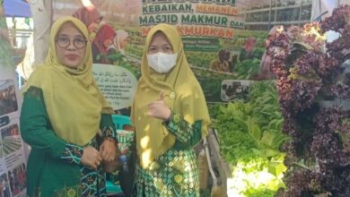 Stan pameran HidroponikMu Muhammadiyah Surakarta di Expo CRM Jateng 2026 yang menampilkan aneka sayur hidroponik segar.