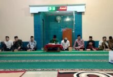 Jajaran pengurus PCM Kalinyamatan Jepara menyimak pengajian Trilogi Kaderisasi Muhammadiyah di Masjid Taqwa Bandungrejo.