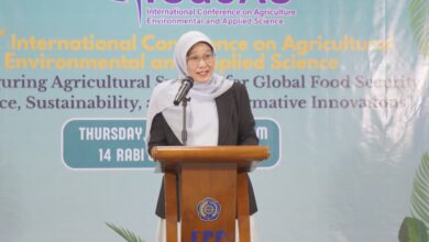 Dekan FPP UMP Dr. Anis Shofiyani memberikan sambutan dalam konferensi internasional ICaeAS 2026 tentang krisis pangan global.